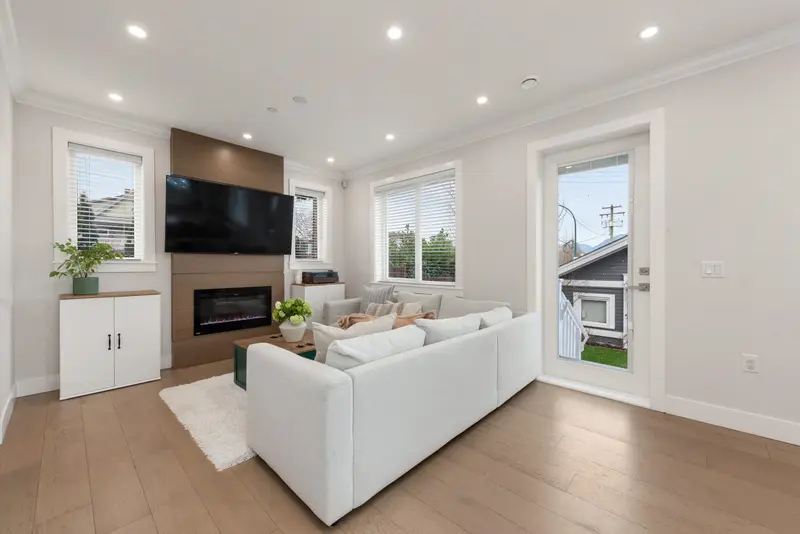 2876 CLARK DRIVE - photo 3 of 25