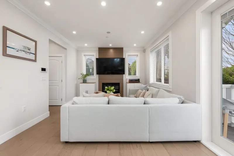 2876 CLARK DRIVE - photo 4 of 25