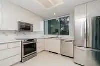 406 1725 MARTIN DRIVE - thumbnail 13