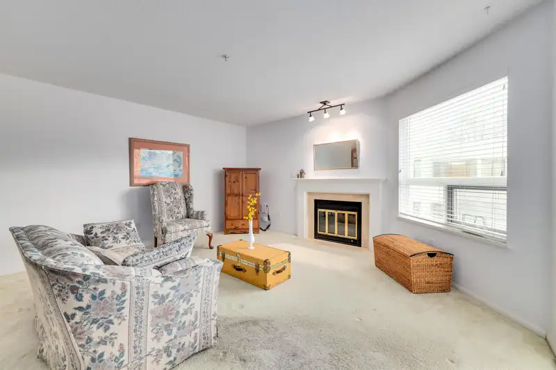 203 15255 18 AVENUE - photo 3 of 28
