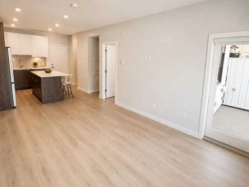 514 3317 148 STREET - photo 4 of 11