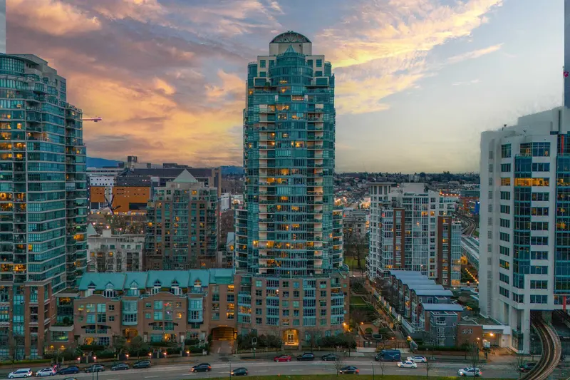 202 1188 QUEBEC STREET - photo 2 of 25