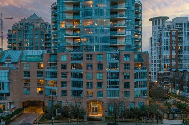 202 1188 QUEBEC STREET - photo 3 of 25