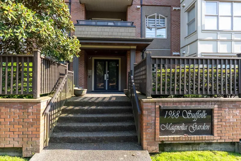 103 1988 SUFFOLK AVENUE - photo 2 of 25