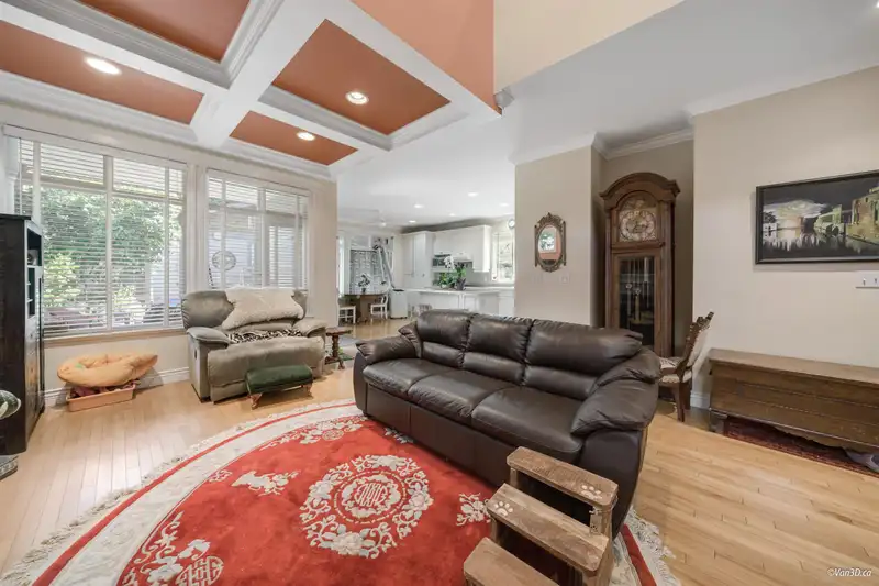 15210 29A AVENUE - photo 3 of 39