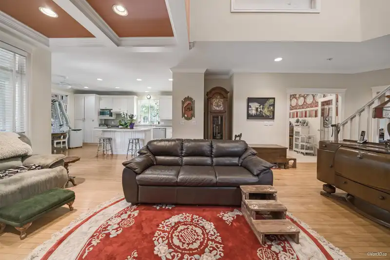 15210 29A AVENUE - photo 4 of 39