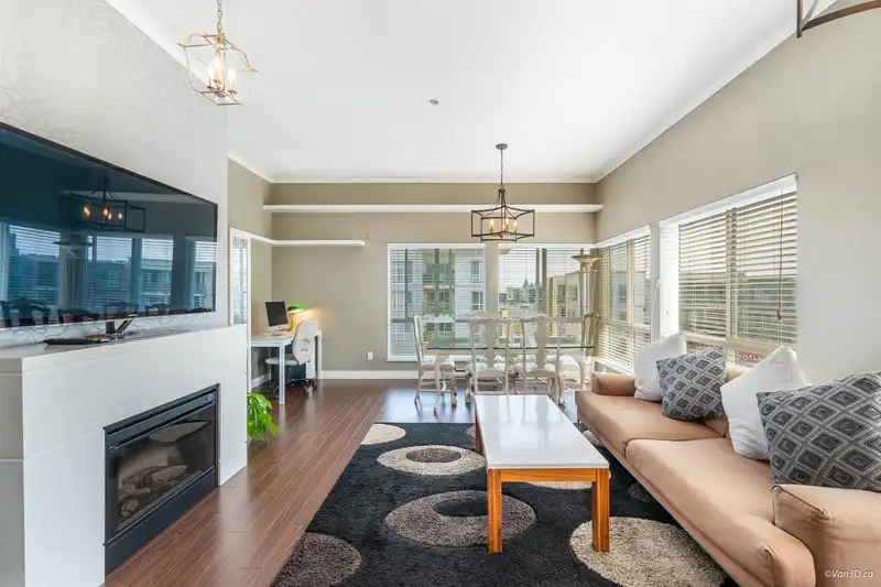 405 15735 CROYDON DRIVE - photo 2 of 24