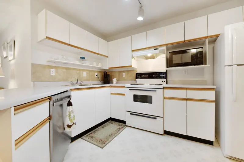 207 5955 177B STREET - photo 4 of 20