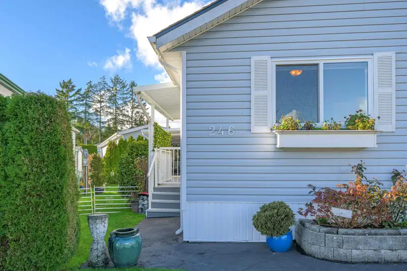 246 1840 160 STREET - photo 1 of 40