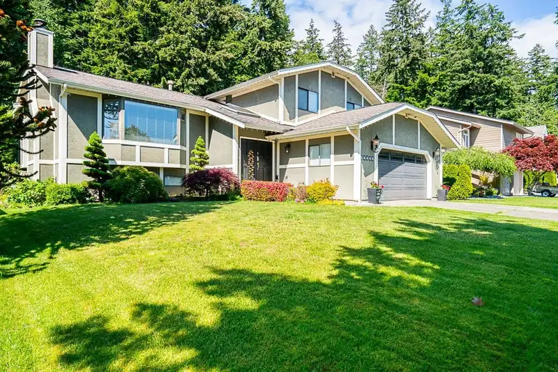 14449 19A AVENUE - photo 4 of 36