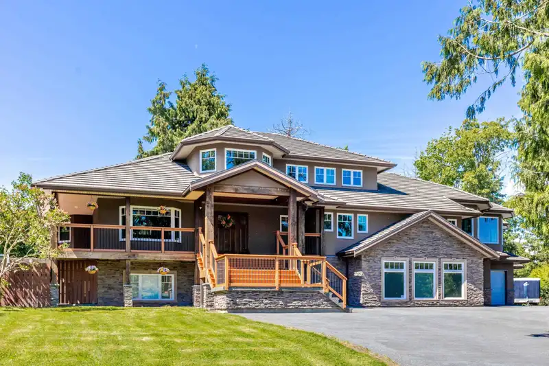 2073 183RD STREET - photo 1 of 40
