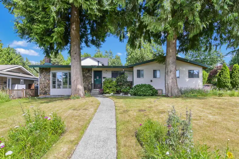 2560 127 STREET - photo 1 of 33
