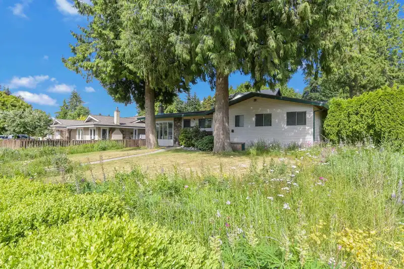 2560 127 STREET - photo 3 of 33