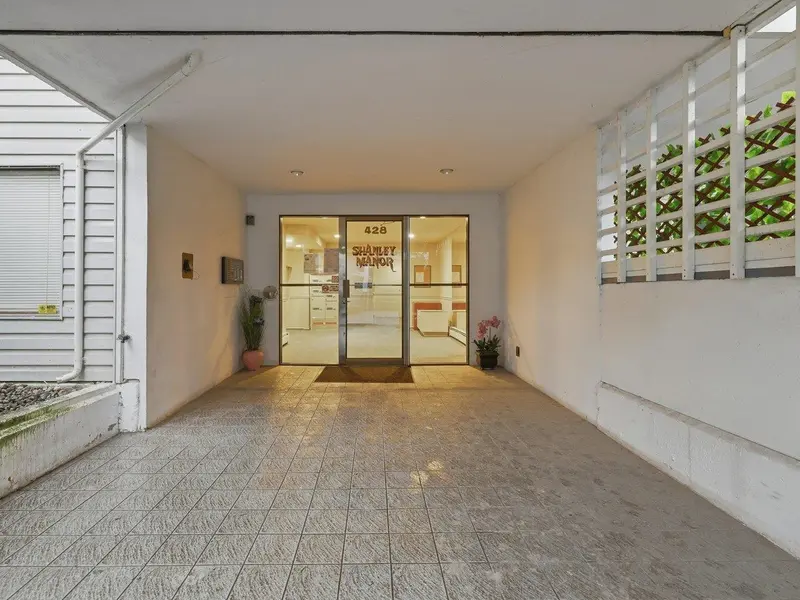 306 428 AGNES STREET - photo 3 of 25