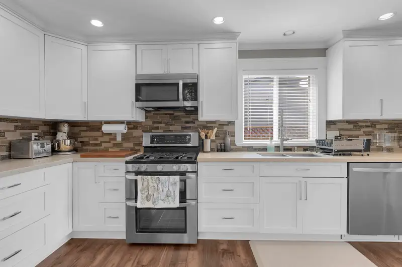 8168 132A STREET - photo 4 of 25