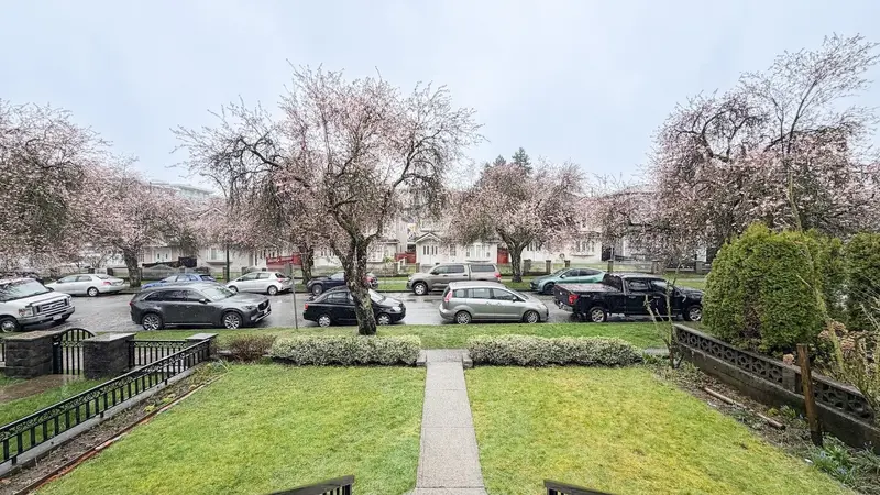 1939 E 39TH AVENUE - photo 2 of 25