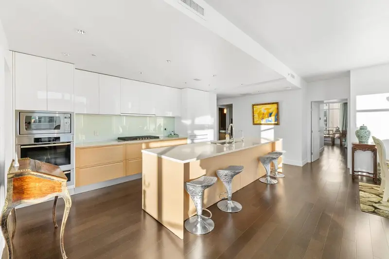 502 6080 IONA DRIVE - photo 4 of 25