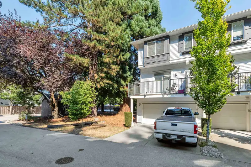 14 277 171 STREET - photo 2 of 40