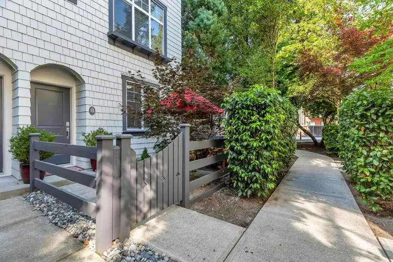 14 277 171 STREET - photo 3 of 40