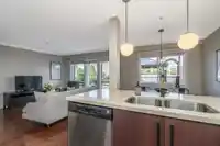 206 15775 CROYDON DRIVE - thumbnail 10