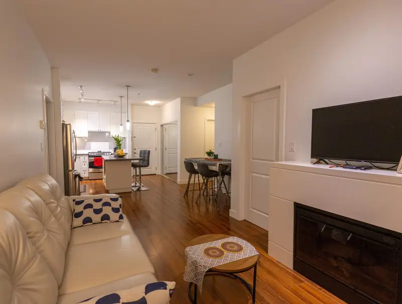 305 15850 26 AVENUE AVENUE - photo 2 of 12