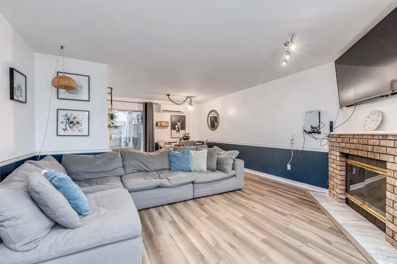 16 20699 120B AVENUE - photo 4 of 25