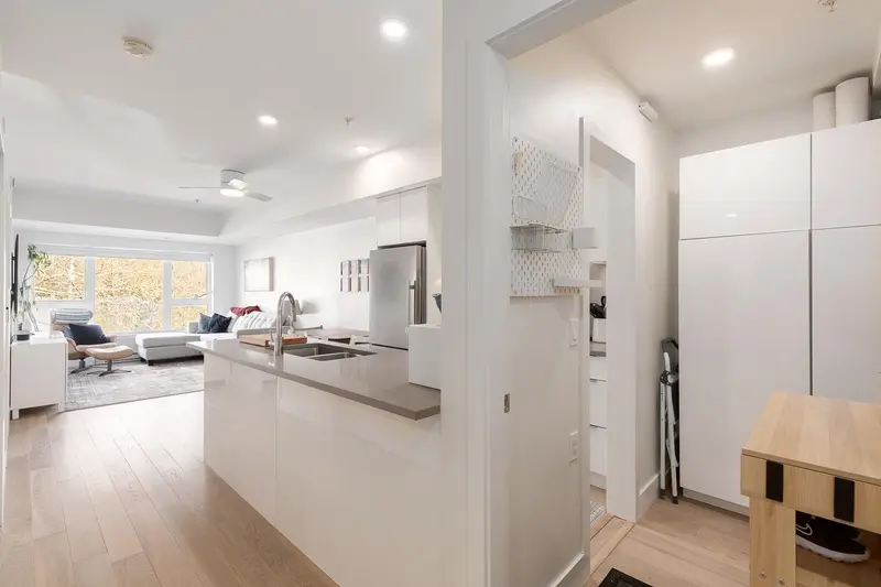 305 2666 DUKE STREET - photo 2 of 25