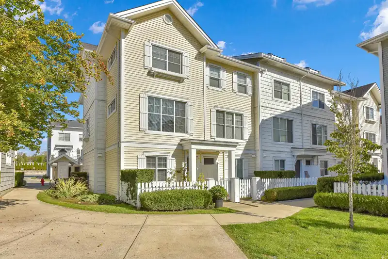 13 16228 16 AVENUE - photo 1 of 36