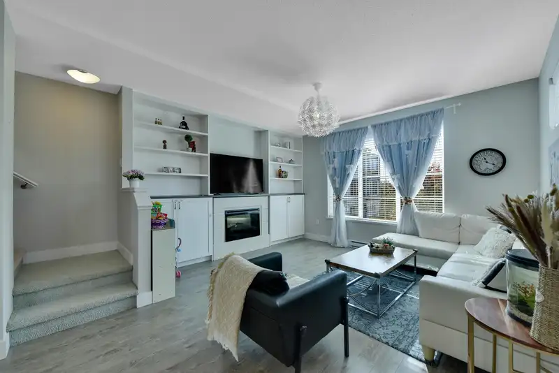 13 16228 16 AVENUE - photo 3 of 36