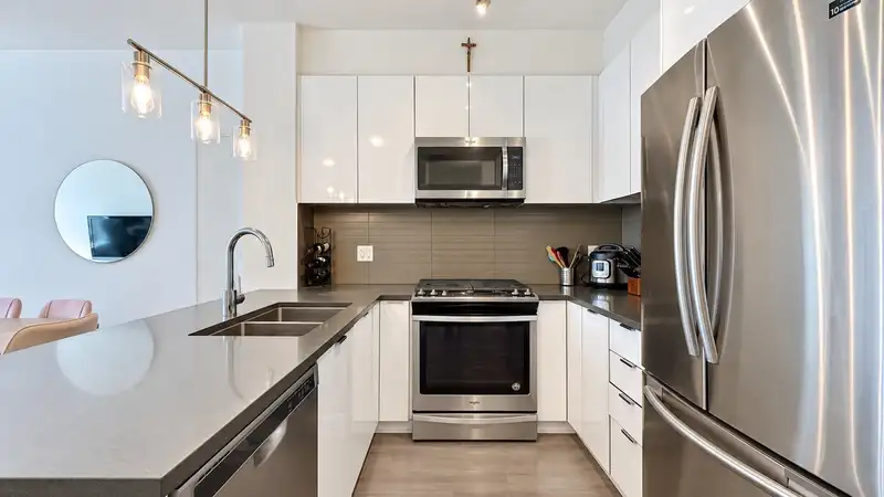 213 15137 33 AVENUE - photo 4 of 21