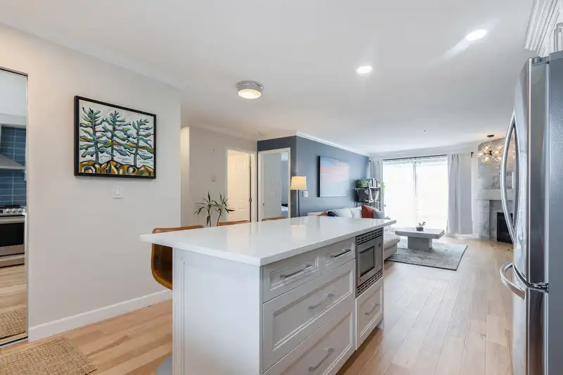 310 1153 VIDAL STREET - photo 3 of 26