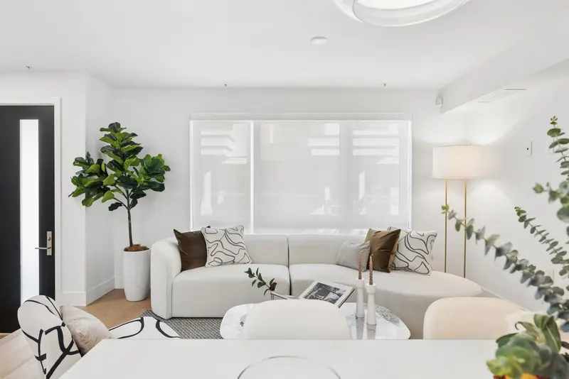 122 578 W 24 AVENUE - photo 4 of 16