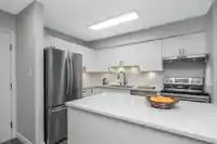 212 15991 THRIFT AVENUE - thumbnail 2