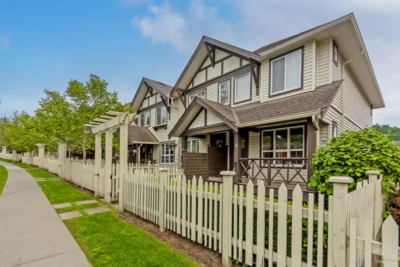 58 4401 BLAUSON BOULEVARD - photo 2 of 25