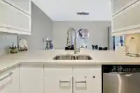 301 1441 BLACKWOOD STREET - thumbnail 13