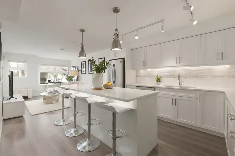 360 27358 32 AVENUE - photo 1 of 25