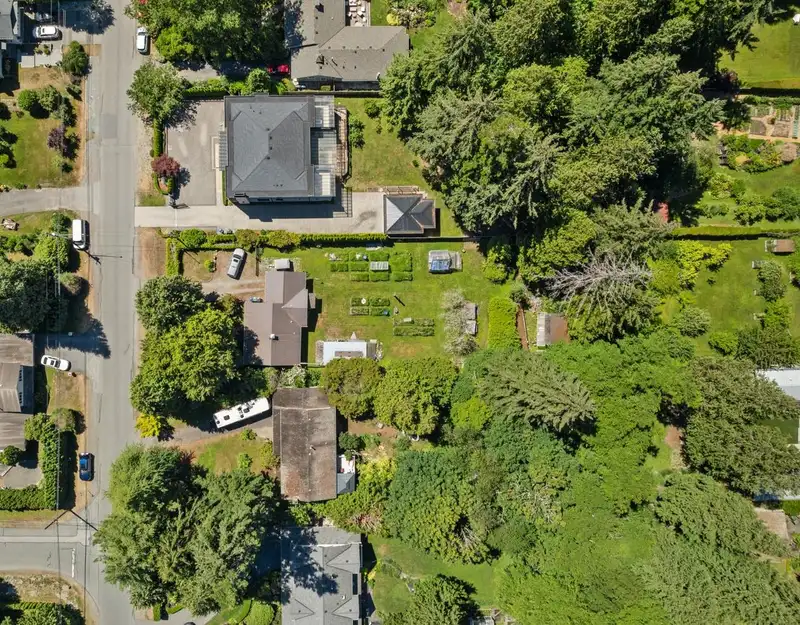 12721 22 AVENUE - photo 2 of 8