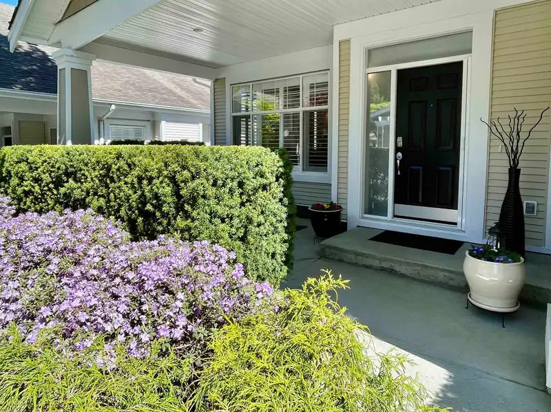 55 3500 144 STREET - photo 2 of 40