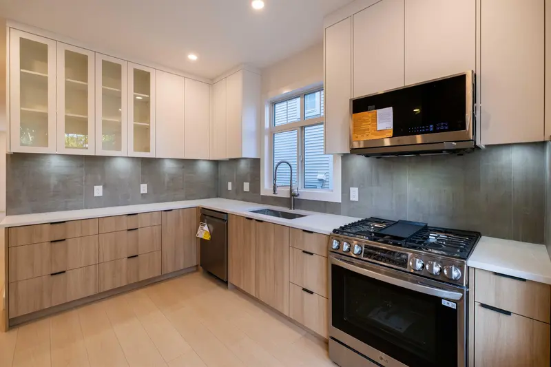 5 19551 66 AVENUE - photo 3 of 25