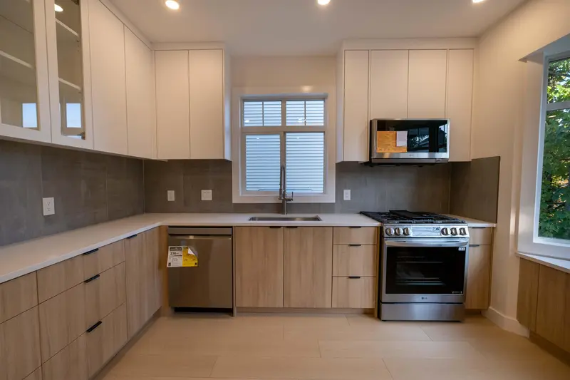 5 19551 66 AVENUE - photo 4 of 25