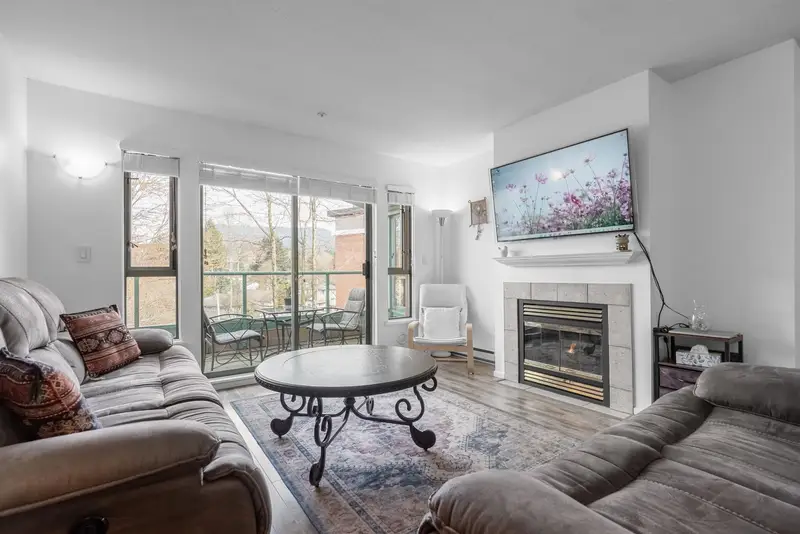 P12 223 MOUNTAIN HIGHWAY - photo 2 of 25