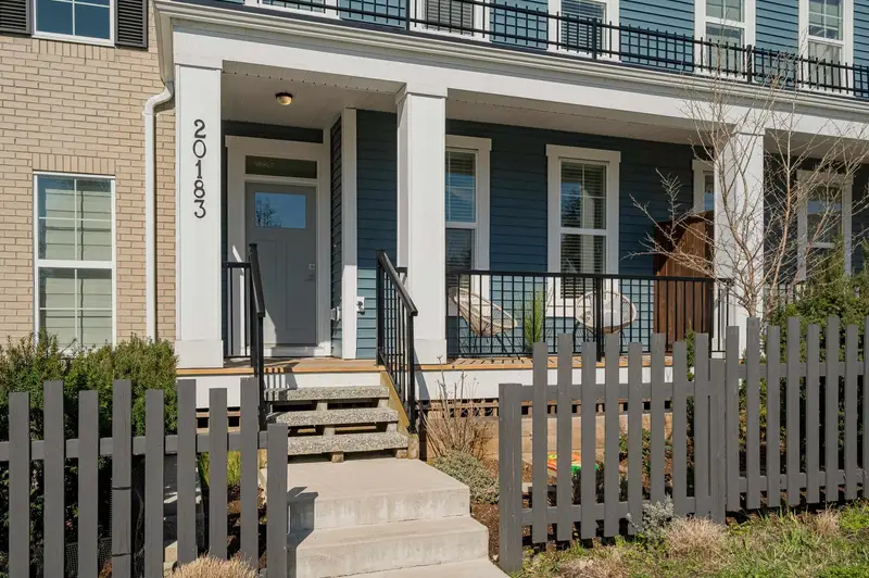 20183 83 AVENUE - photo 3 of 25