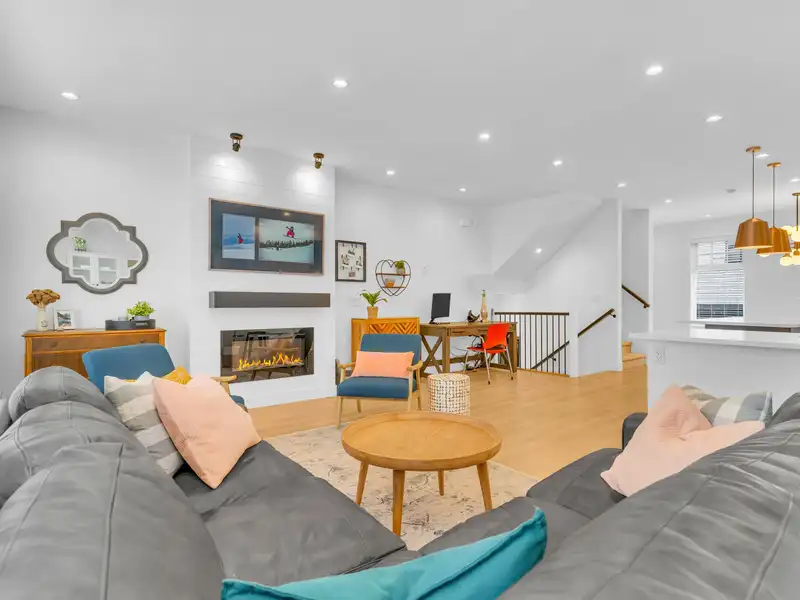 9 16467 23A AVENUE - photo 3 of 19