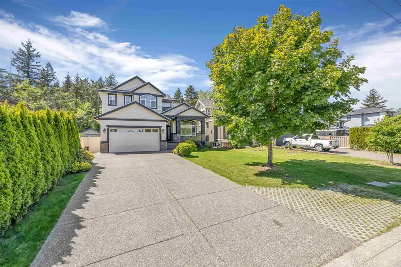 2115 156 STREET - photo 2 of 40