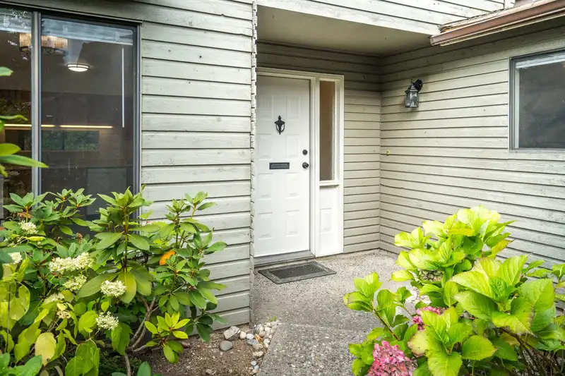 1768 LILAC DRIVE - photo 4 of 34