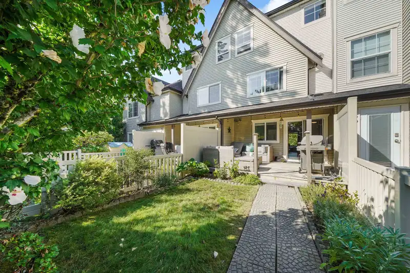 78 15355 26 AVENUE - photo 1 of 35