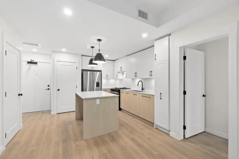 207 27249 ALDERGROVE TOWN CENTRE DRIVE - photo 4 of 23