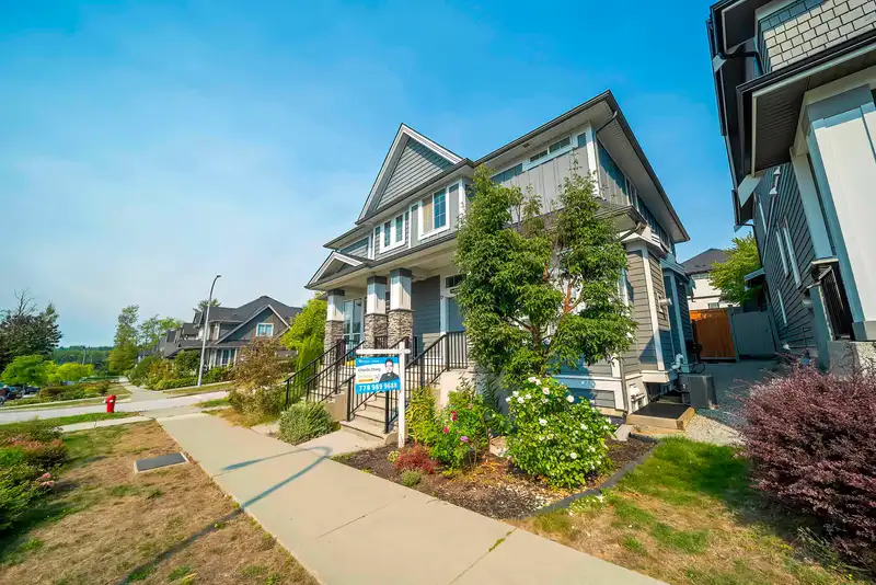16511 21 AVENUE - photo 2 of 37