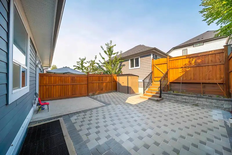 16511 21 AVENUE - photo 4 of 37