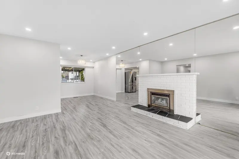 11573 84A AVENUE - photo 4 of 25